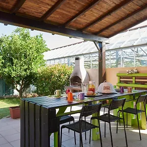 Bed & Breakfast 4:20, Ceriale