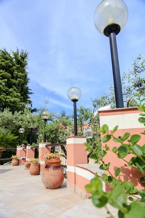 Il Cappero Hotel Ceriale 0*,